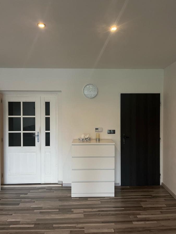 Apartman V Rodinnem Dome Jaroměř 外观 照片