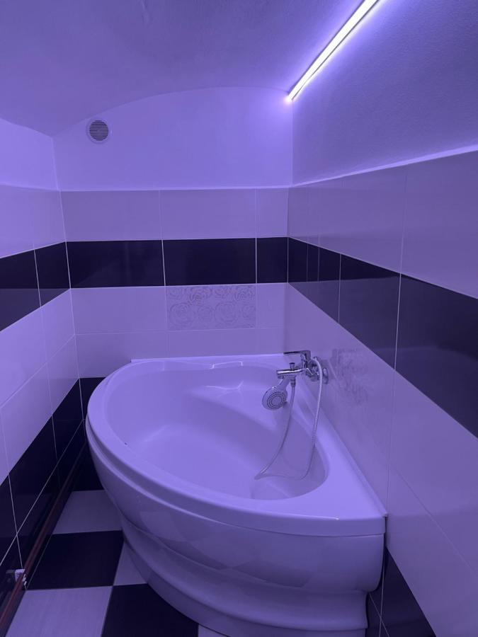 Apartman V Rodinnem Dome Jaroměř 外观 照片